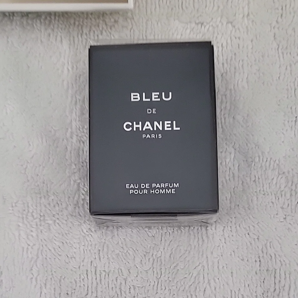CHANEL Gabrielle Essence Perfume with Gold Accents - Picture 5 of 5